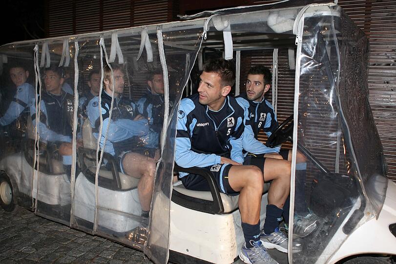 Am Sonntag sind die Löwen in Belek gelandet. Die Bilder von der ersten Trainingseinheit in der Bilderstrecke zum Durchklicken.