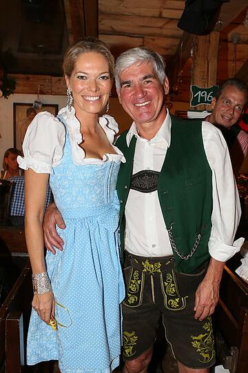 Alexandra Swarovski mit Ehemann Michael Heinritzi im Käferzelt.