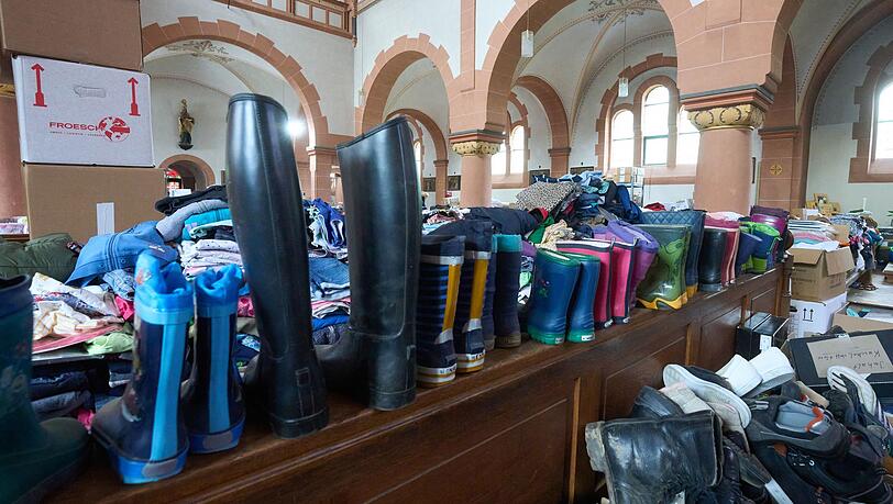 Auch Gummistiefel für Kinder gehörten zu den benötigten Hilfsgütern nach der Flut. (Archivbild) Auch Gummistiefel für Kinder gehörten zu den benötigten Hilfsgütern nach der Flut. (Archivbild)