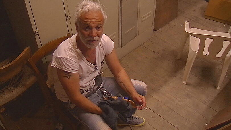 Nino ist betrunken und fix und fertig...