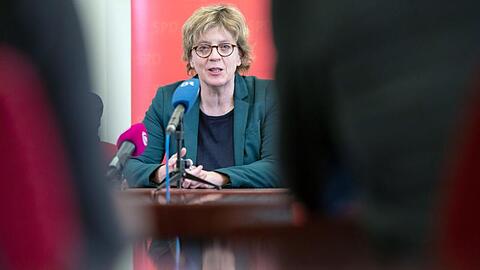 Natascha Kohnen, Vorsitzende der SPD in Bayern, spricht während einer Pressekonferenz. Foto: Daniel Karmann/dpa