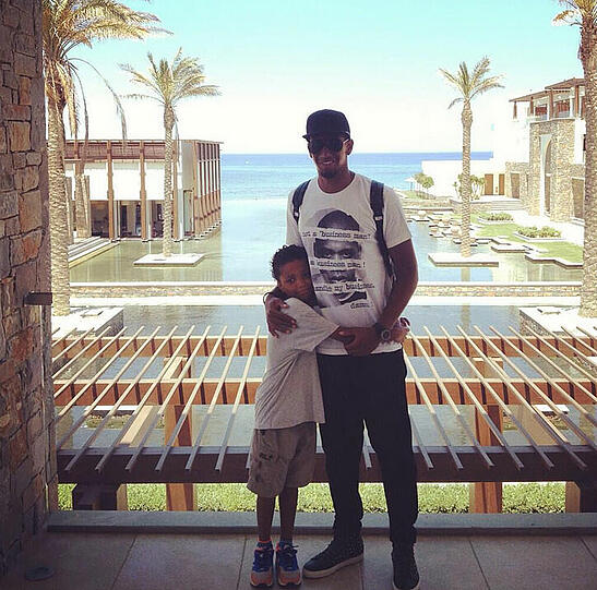 Jerome Boateng, hier mit einer kleinen Freundin.