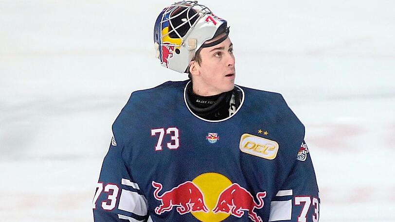 Buhmann! EHC-Goalie Leggio stößt gegen Bremerhaven das Tor um, um einen Konter zu unterbinden.