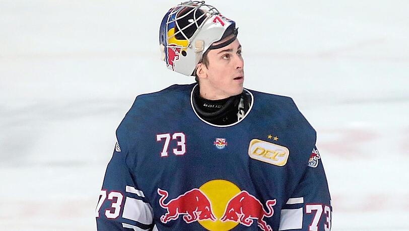 Buhmann! EHC-Goalie Leggio stößt gegen Bremerhaven das Tor um, um einen Konter zu unterbinden. Buhmann! EHC-Goalie Leggio stößt gegen Bremerhaven das Tor um, um einen Konter zu unterbinden.