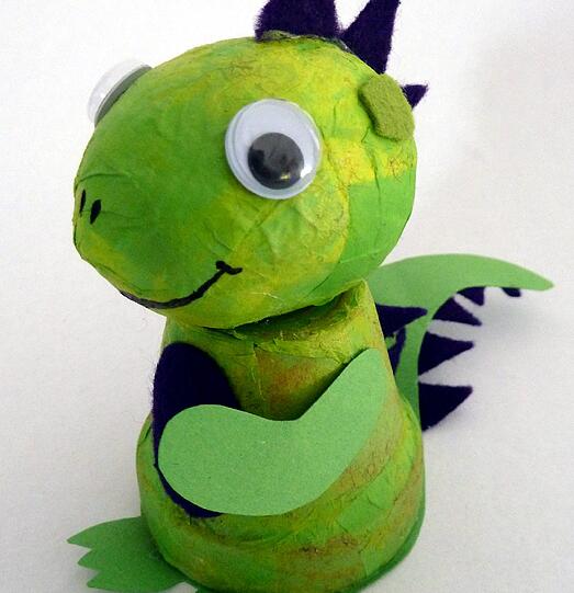 Einen solchen Drachen können die Kinder am Freitag im Familiencafé basteln.
