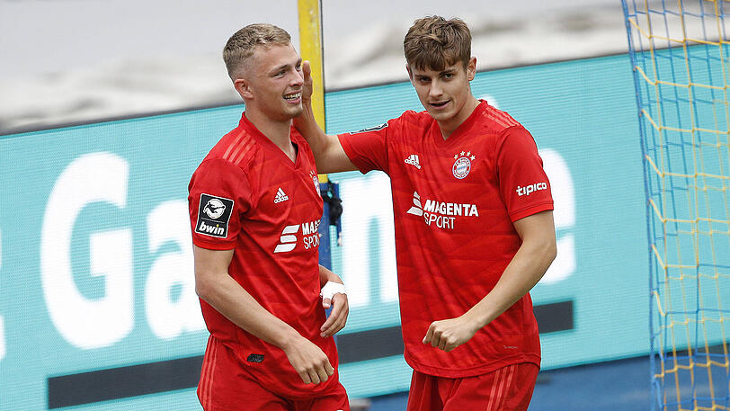 Jann-Fiete Arp trifft gegen Eintracht Braunschweig.