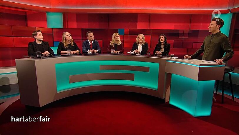 Bei "Hart aber fair“ diskutierten am Montagabend SPD-Generalsekretär Kevin Kühnert, Grünen-Fraktionsvorsitzende Katharina Dröge, VWL-Professor Jens Südekum, Journalistin Kristina Dunz, FDP-Politikerin Linda Teuteberg, CDU-Politikerin Serap Güler und Gastgeber Louis Klamroth (von links). Bei "Hart aber fair“ diskutierten am Montagabend SPD-Generalsekretär Kevin Kühnert, Grünen-Fraktionsvorsitzende Katharina Dröge, VWL-Professor Jens Südekum, Journalistin Kristina Dunz, FDP-Politikerin Linda Teuteberg, CDU-Politikerin Serap Güler und Gastgeber Louis Klamroth (von links).