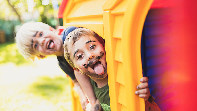Mit Platz zum Spielen und einem wöchentlich wechselndem Kinderprogramm erleben kleine Gäste
einen aufregenden Sommerurlaub. Mit Platz zum Spielen und einem wöchentlich wechselndem Kinderprogramm erleben kleine Gäste
einen aufregenden Sommerurlaub.