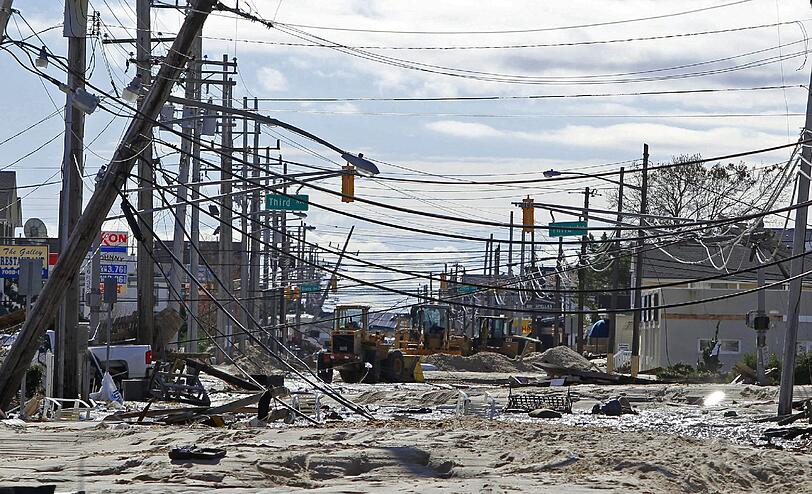 Nach Wirbelsturm &bdquo;Sandy&ldquo; gelten in New York sämtliche Ausnahme-Regelungen. Der Sturm ist zwar weitergezogen, doch Alltag herrscht noch lange nicht. Zu groß sind die Schäden. Die Bilder