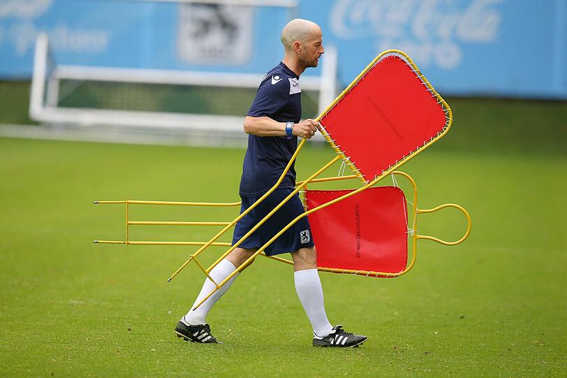Trainingsspaß bei Ilie Sanchez und Rodri. Hier sind die Bilder vom Einzeltraining mit den aussortieren Spaniern an der Grünwalder Straße.