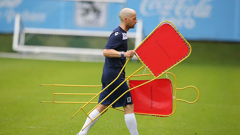 Trainingsspaß bei Ilie Sanchez und Rodri. Hier sind die Bilder vom Einzeltraining mit den aussortieren Spaniern an der Grünwalder Straße. Trainingsspaß bei Ilie Sanchez und Rodri. Hier sind die Bilder vom Einzeltraining mit den aussortieren Spaniern an der Grünwalder Straße.