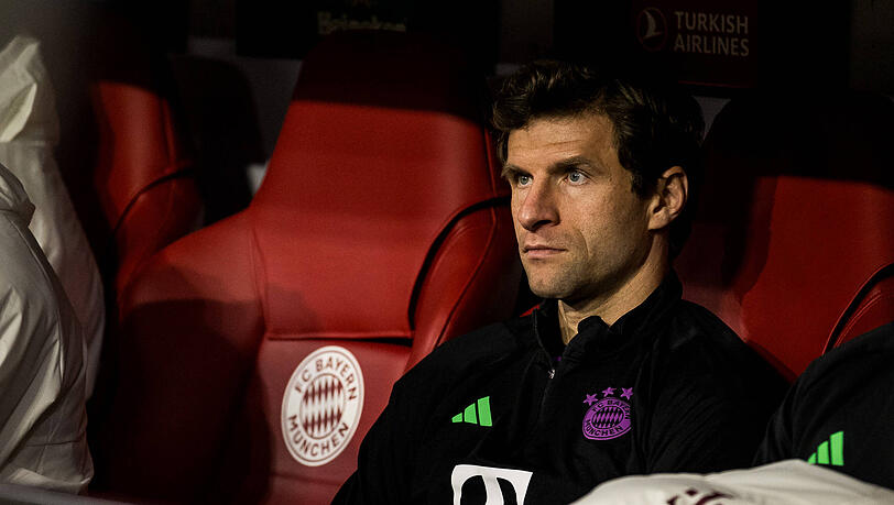 Thomas Müller auf der Bank. Bleibt er dem FC Bayern treu? Thomas Müller auf der Bank. Bleibt er dem FC Bayern treu?