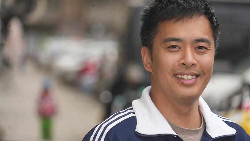 Viet Shao hat rund 1,7 Millionen Follower auf TikTok und Instagram. Dort zeigt er, wie man asiatisch kocht, nimmt seine Fans mit auf Reisen und stellt seine Lieblingslokale in M&uuml;nchen und auf der ganzen Welt vor. Bei ihm erf&auml;hrt man, was richtig gute asiatische K&uuml;che ausmacht.