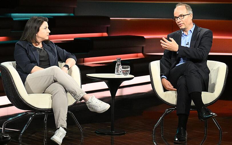 Migration sei für den Aufstieg der AfD nicht das "entscheidende Theme" gewesen, urteilte Journalist Martin Debes bei "Markus Lanz". Migration sei für den Aufstieg der AfD nicht das "entscheidende Theme" gewesen, urteilte Journalist Martin Debes bei "Markus Lanz".