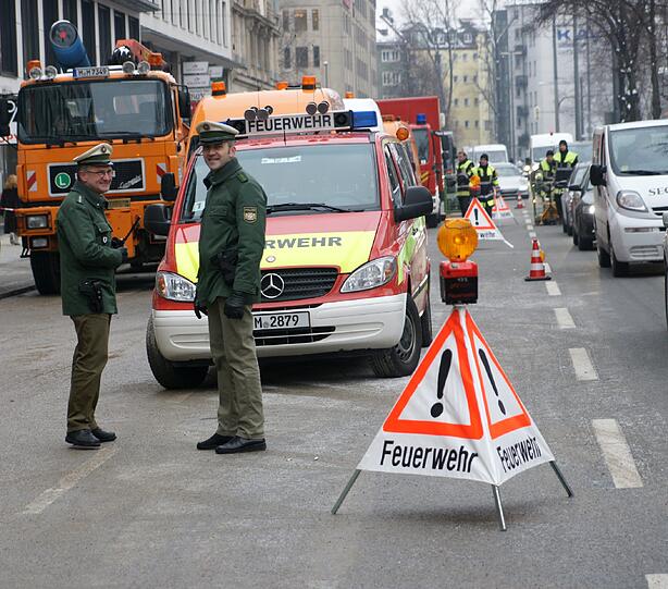 Die Arbeiten
sollten noch bis zum Nachmittag andauern.