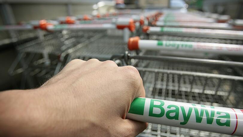 Die Baywa ist Europas größter Agrarhändler. Im Bild: der Griff eines Einkaufswagens vor einem BayWa Bau- und Gartenmarkt im oberfränkischen Bayreuth. Die Baywa ist Europas größter Agrarhändler. Im Bild: der Griff eines Einkaufswagens vor einem BayWa Bau- und Gartenmarkt im oberfränkischen Bayreuth.