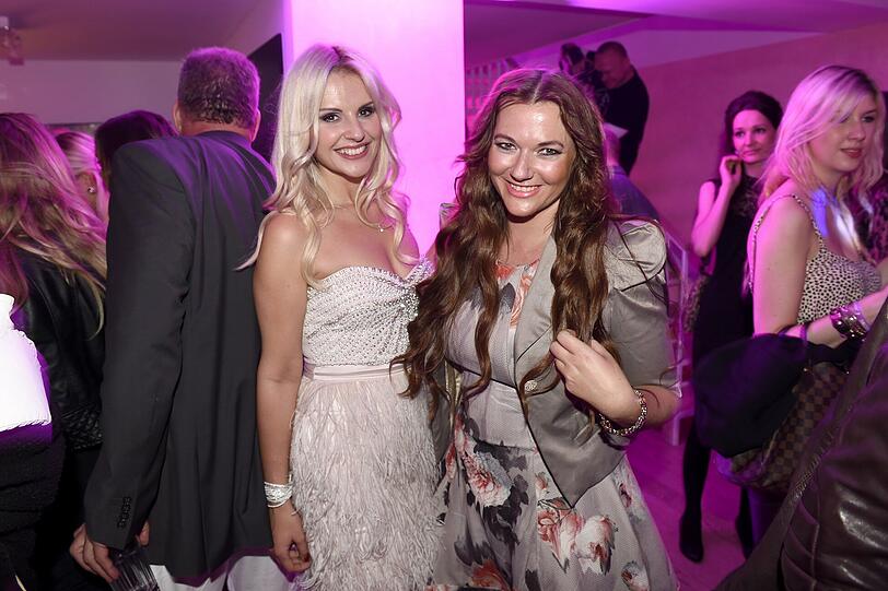 Verena Röchling mit Angie Katze.
