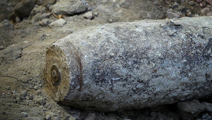 Bauarbeiter hatten die 250-Kilogramm-Bombe am Montag in einem Gebiet mit zahlreichen Wohnhäusern entdeckt. (Archivbild) Bauarbeiter hatten die 250-Kilogramm-Bombe am Montag in einem Gebiet mit zahlreichen Wohnhäusern entdeckt. (Archivbild)
