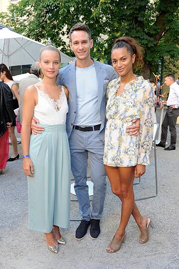 Vladimir Burlakov mit Sonja Gerhardt und Tanisha Abt