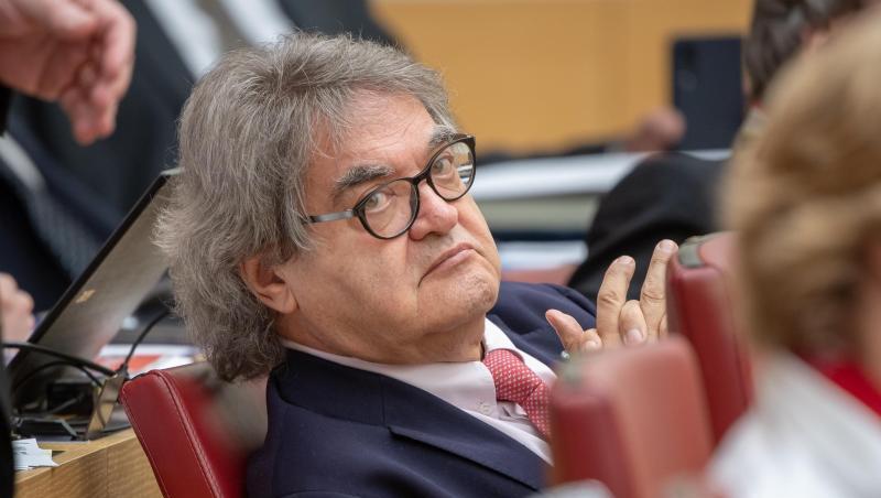 Helmut Markwort (FDP) nimmt im Bayerischen Landtag an einer Sitzung teil. Foto: Peter Kneffel/Archivbild Helmut Markwort (FDP) nimmt im Bayerischen Landtag an einer Sitzung teil. Foto: Peter Kneffel/Archivbild