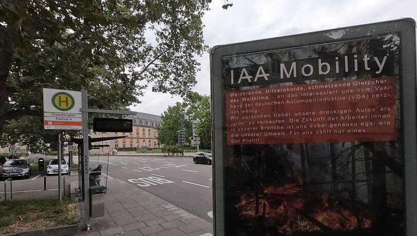 Ein Protestplakat. Ein Protestplakat.