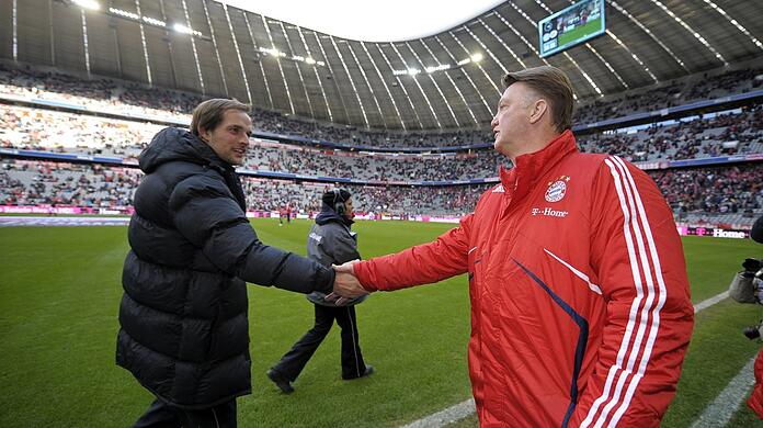 Der damalige Mainz-Trainer Thomas Tuchel (l.) mit dem früheren FC-Bayern-Coach Louis van Gaal (Archivbild vom 30.01.2010).