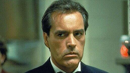 In "Sudden Death" spielte Powers Boothe 1995 den Bösewicht Joshua Foss.