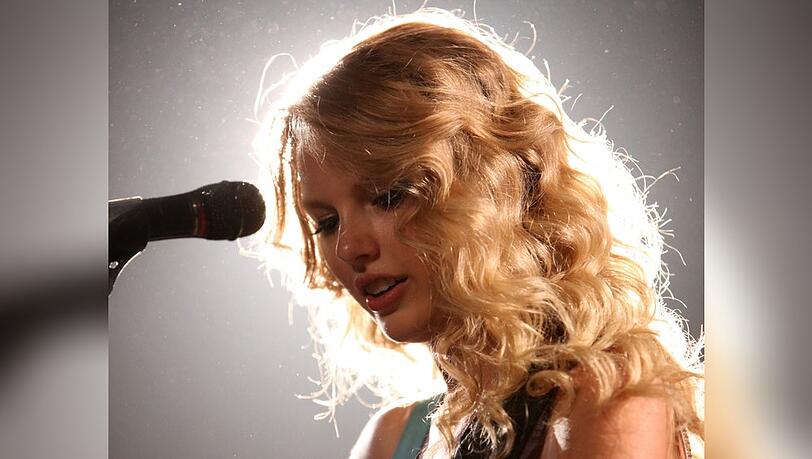 Taylor Swift auf der Bühne.