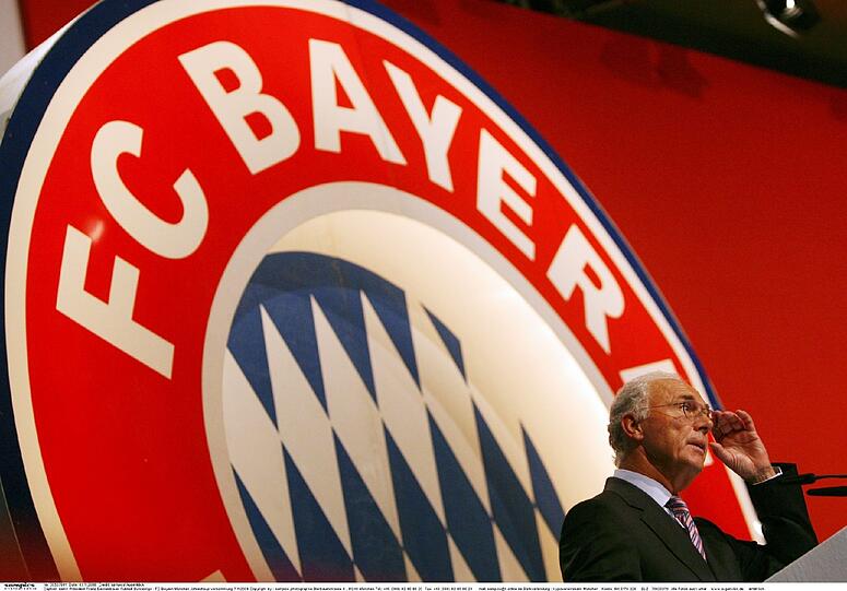 ...den aus dem Amt des Präsidenten scheidenden Franz Beckenbauer...