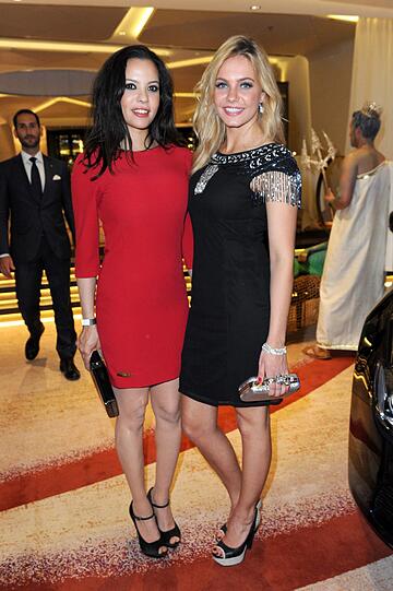 Assia Essafi und Mona Theresa Köberle bei der GENTLEMEN STYLE NIGHT im Hotel Vier Jahreszeiten.