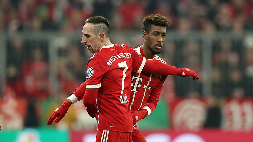 Die Zeit von Franck Ribéry (35, l.) beim FC Bayern neigt sich dem Ende zu. Wenn es nach Kingsley Coman (22) geht, geht diese für ihn gerade erst los.