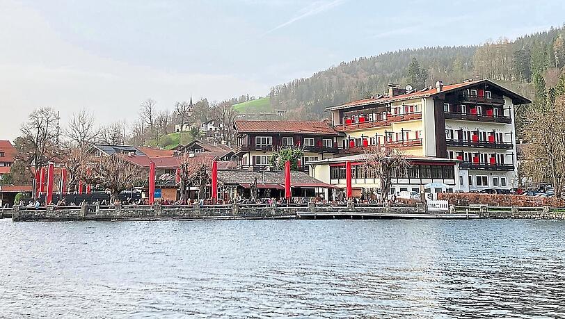 Blick auf das Hotel Schlierseer Hof - in einem Bürgerentscheid haben sich die Menschen gegen einen Neubau entschieden.