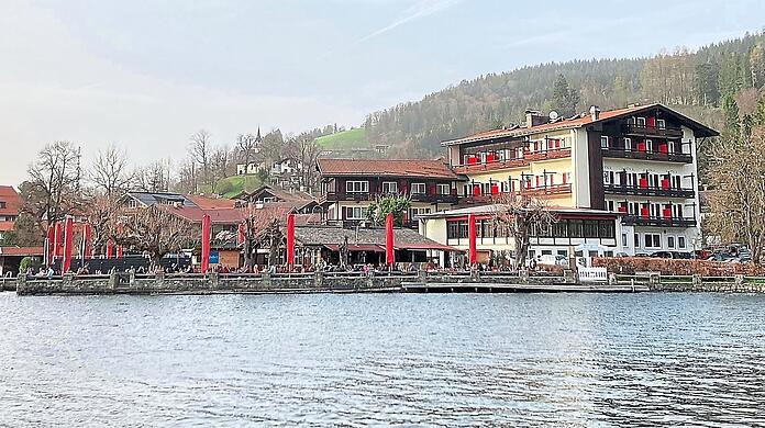 Blick auf das Hotel Schlierseer Hof - in einem Bürgerentscheid haben sich die Menschen gegen einen Neubau entschieden.