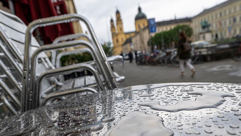Immer wieder Regen und viele Wolken: Das Wetter in Bayern eignet sich laut DWD in den kommenden Tagen nicht zum Draußensitzen. (Symbolbild)
