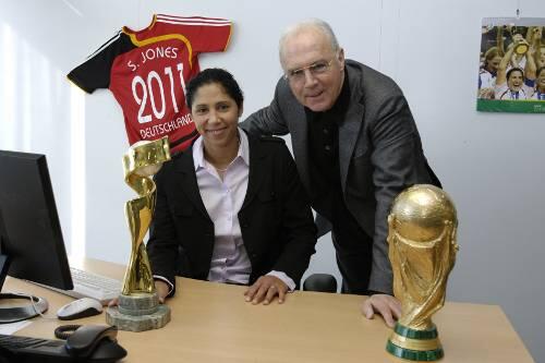 Steffi Jones, OK-Chefin für die Frauen-WM mit Franz Beckenbauer, dem OK-Boss der WM 2006.
