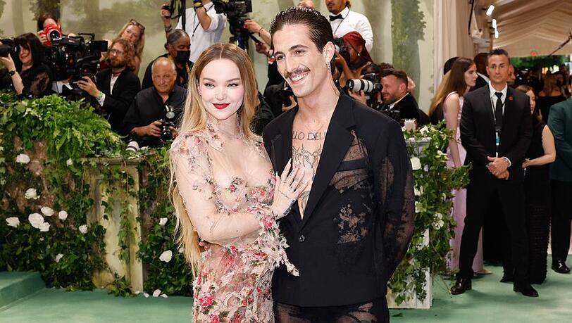 Dove Cameron und Damiano David sind nun ein Ehepaar. Dove Cameron und Damiano David sind nun ein Ehepaar.