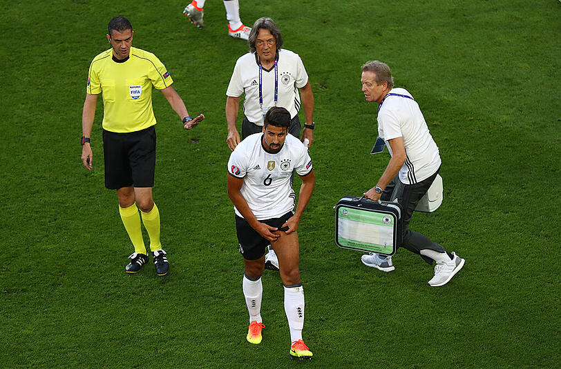 Frühes Aus im Spiel gegen Italien: Sami Khedira muss in der 16. Minute vom Platz. Die Bilder.