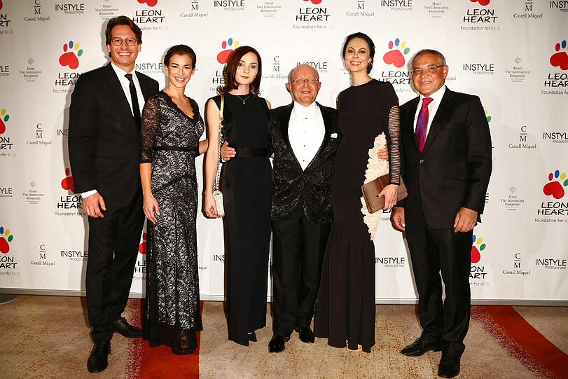 Glückliche Gesichter: Axel Ludwig mit seiner Freundin, Stiftungsgründer Prof. Dr. Michael Popp, Natalia Klitschko und Felix Magath.