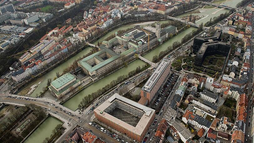 Das Deutsche Museum auf seiner Isarinsel.