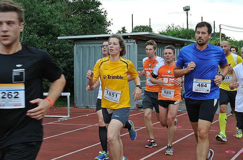 Der Sommernachtslauf im Olympiapark konnte mit 1.900 Teilnehmern einen neuen Rekord verbuchen. Klicken Sie sich durch die Bilderstrecke.