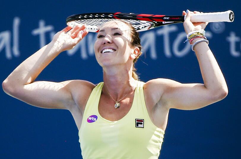 Jelena Jankovic aus Serbien schenkt uns ein strahlendes Lächeln.