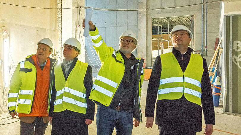 Was für eine Baustelle (v.l.): Generaldirektor Wolfgang M. Heckl, Wissenschaftsminister Bernd Sibler, Baubevollmächtigter Dieter Lang und Finanzminister Albert Füracker.