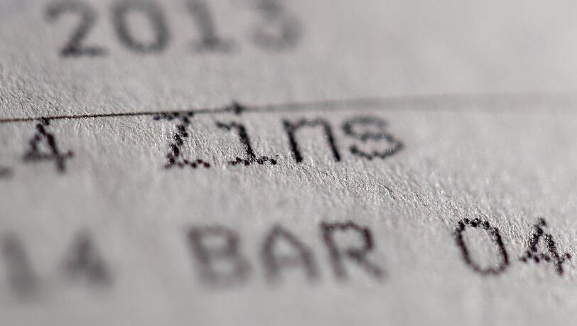 Der Abw&auml;rtstrend ist gestoppt, aber die Inflation schlagen Sparerinnen und Sparer mit Fest- und Tagesgeldangeboten nach wie vor in der Regel nicht. (Symbolbild)