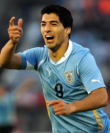 Luis Suárez (27, Uruguay): Der Stürmer ist rechtzeitig vor WM-Beginn wieder fit geworden, bildet gemeinsam mit Edison Cavani und Diego Forlan das beste Sturm-Trio des Turniers. Wegen der drei gilt Uruguay als Mit-Favorit.