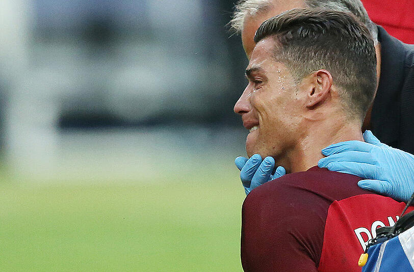 DAS DRAMA UM CRISTIANO RONALDO Es war ein Drama, das sich beim Finale im Stade de France abgespielt hatte: Erst Tränen der Enttäuschung nach der frühen Auswechslung, am Ende Tränen des Glücks. Und am Montag die Entwarnung - es ist wohl nur eine Innenbanddehnung.