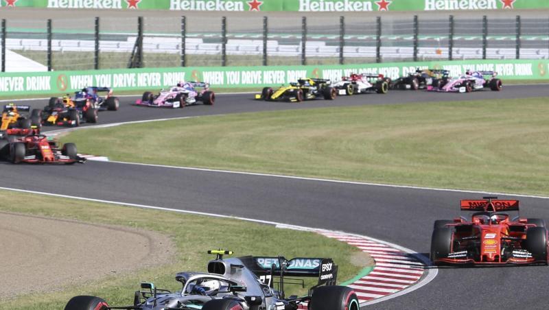 Mercedes-Pilot Valtteri Bottas (vorne) siegte in Japan vor Sebastian Vettel. Mercedes-Pilot Valtteri Bottas (vorne) siegte in Japan vor Sebastian Vettel.