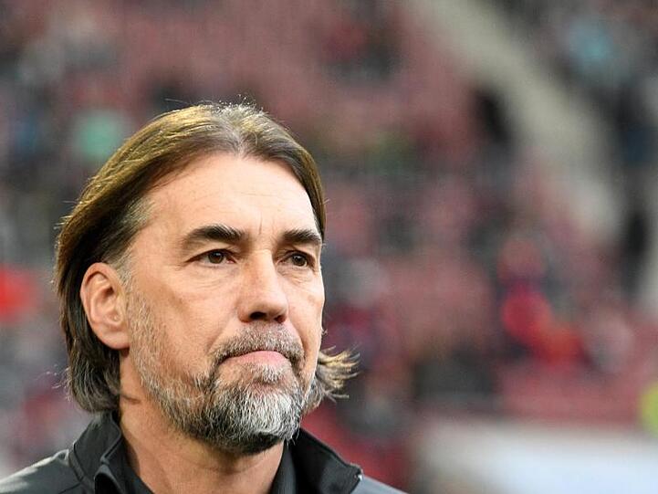 Augsburgs Trainer Martin Schmidt vor dem Spiel. Foto: Stefan Puchner/dpa/Archivbild