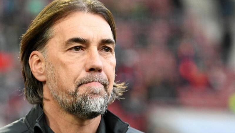 Augsburgs Trainer Martin Schmidt vor dem Spiel. Foto: Stefan Puchner/dpa/Archivbild Augsburgs Trainer Martin Schmidt vor dem Spiel. Foto: Stefan Puchner/dpa/Archivbild