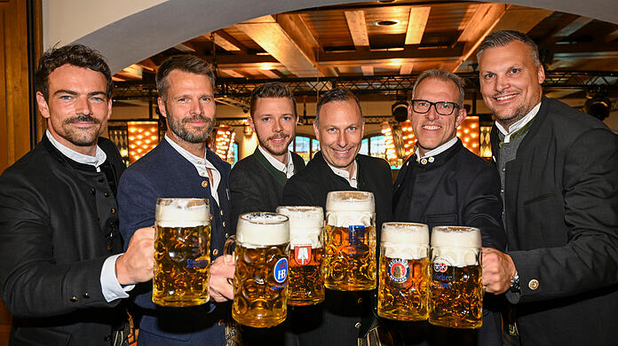 Die Braumeister der sechs Wiesnbrauereien haben am vergangenen Donnerstag ihre Festbiere vorgestellt. Von links: Max Hübner, Sebastian Utz, Thomas Kreutz, Andreas Brunner, Christian Dahncke und Max Mirlach. Die Braumeister der sechs Wiesnbrauereien haben am vergangenen Donnerstag ihre Festbiere vorgestellt. Von links: Max Hübner, Sebastian Utz, Thomas Kreutz, Andreas Brunner, Christian Dahncke und Max Mirlach.