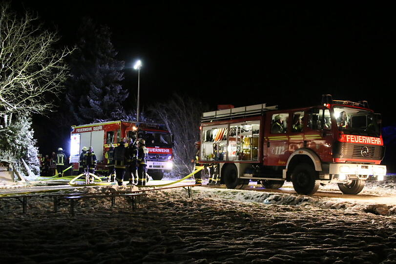 Das Haus in Pittenhart stand in den Abendstunden im Flammen.